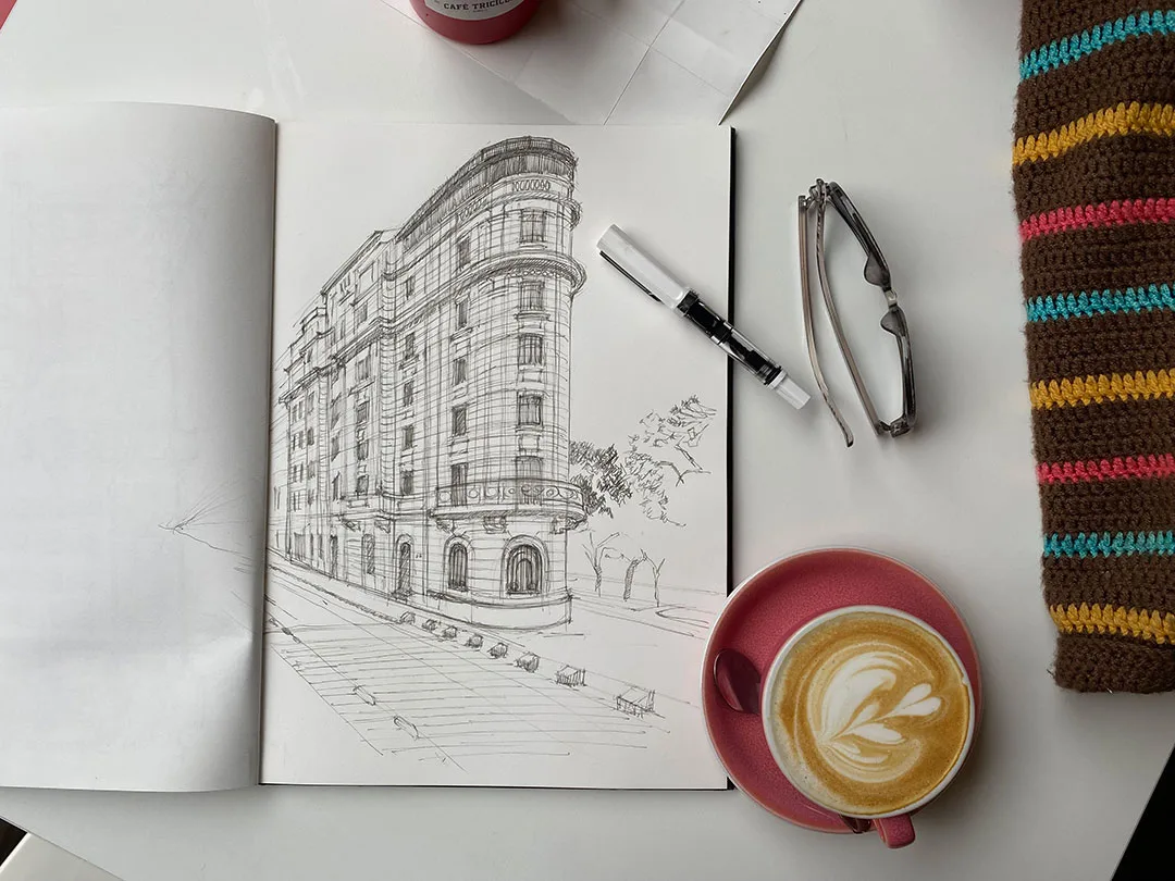 Croquis del Edificio Servel De Santiago, junto a un cafe, hecho por Erika Brandner